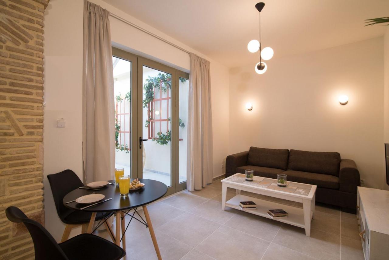 Lodge Modern Apartments, In Kalamaki Centre 외부 사진